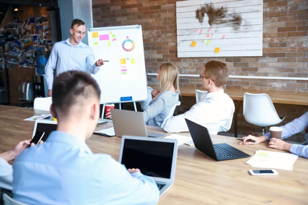 In Präsenz und im Onlineformat  - Deutscher Mittelstand setzt bei der Mitarbeiterentwicklung auf unsere bewährten Inhouse-Schulungen